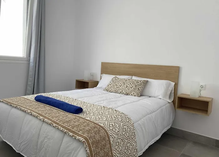 Aguja, Con Piscina Y Barbacoa Disfrutar