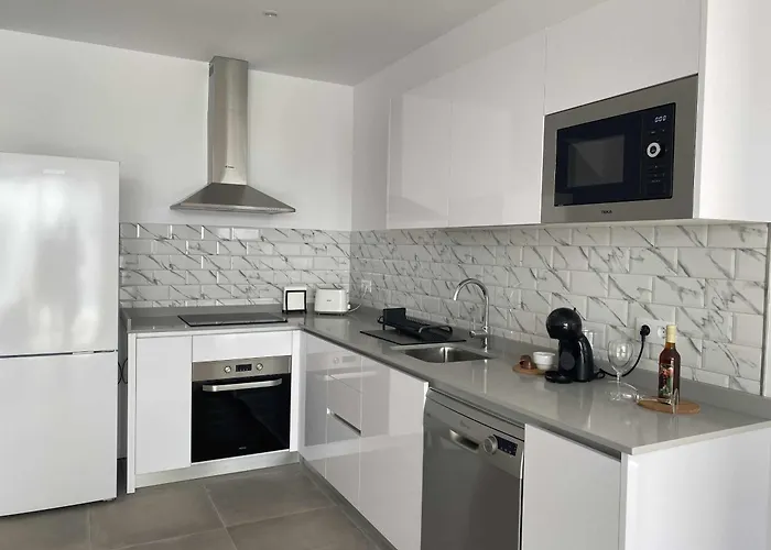 Aguja, Con Piscina Y Barbacoa Disfrutar