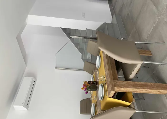 Aguja, Con Piscina Y Barbacoa Disfrutar