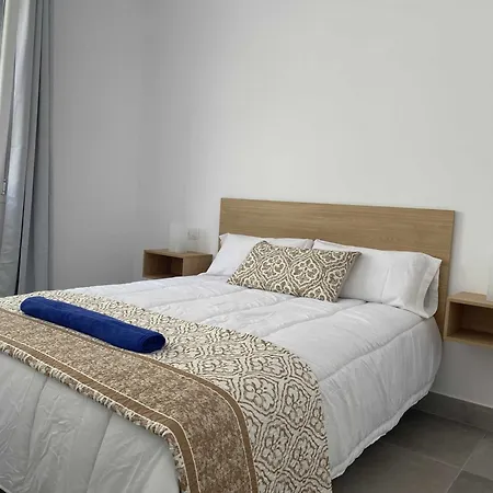 Aguja, Con Piscina Y Barbacoa Disfrutar